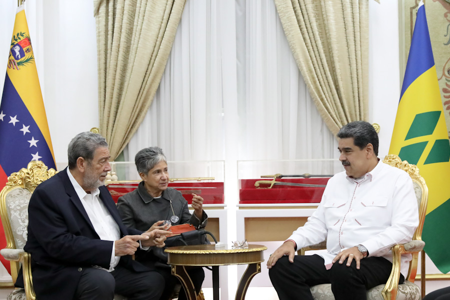 Presidente Maduro se reúne con el Primer Ministro de San Vicente y las Granadinas
