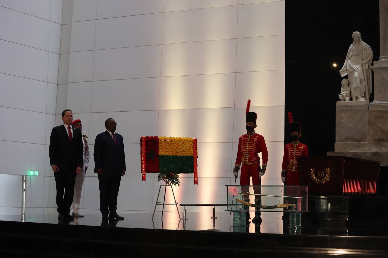 Presidente de Guinea Bisáu rindió honores al Libertador Simón Bolívar