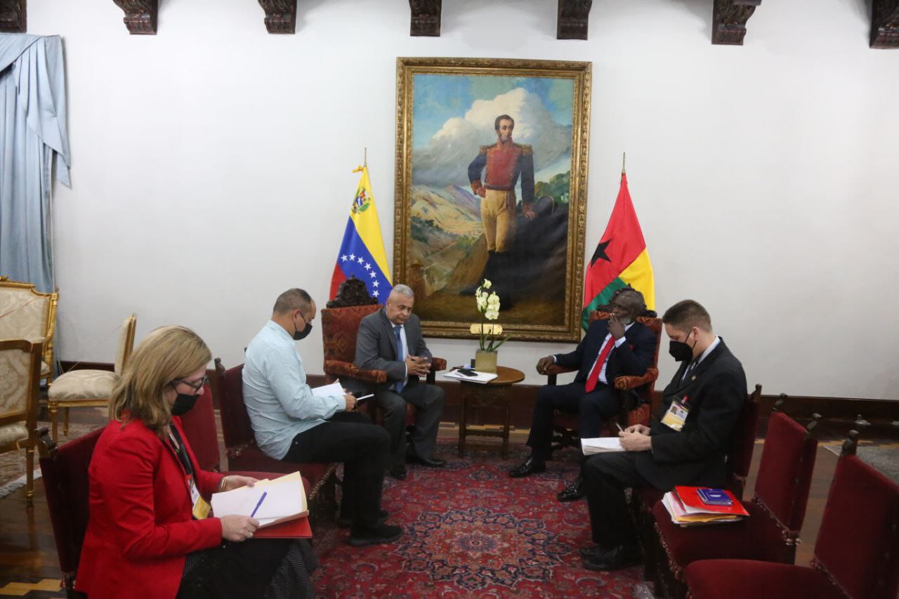 Venezuela y Guinea Bisáu fortalecerán conectividad aérea