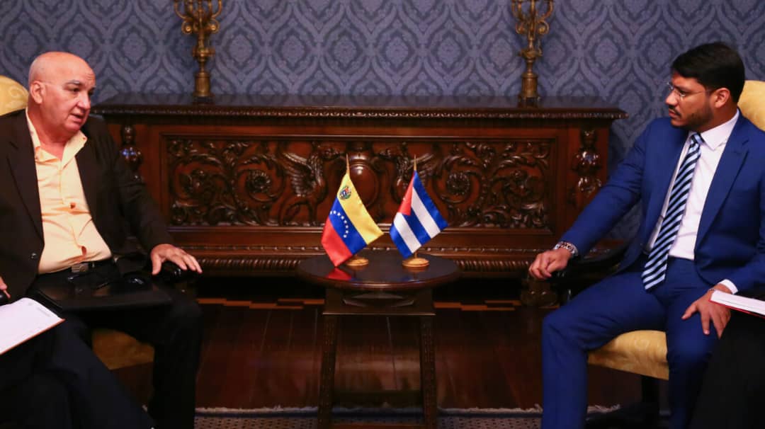 Venezuela y Cuba revisan cooperación en reunión bilateral
