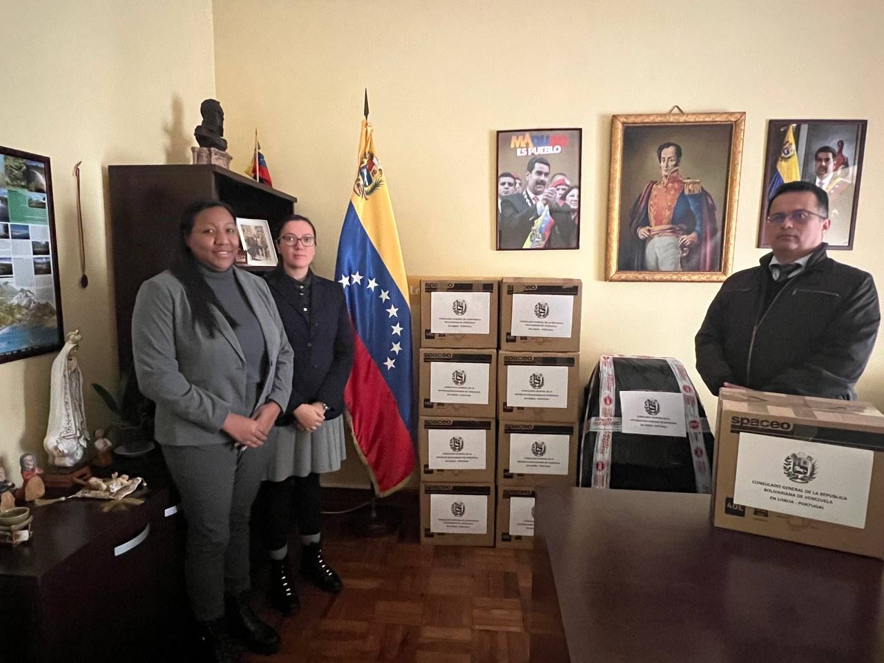 Consulado de Venezuela en Lisboa colecta ropa para donar a afectados por lluvias en el país