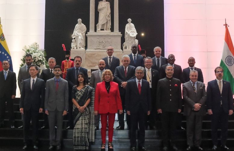 Secretario del Ministerio de Asuntos Exteriores de la India rinde honores al Libertador Simón Bolívar