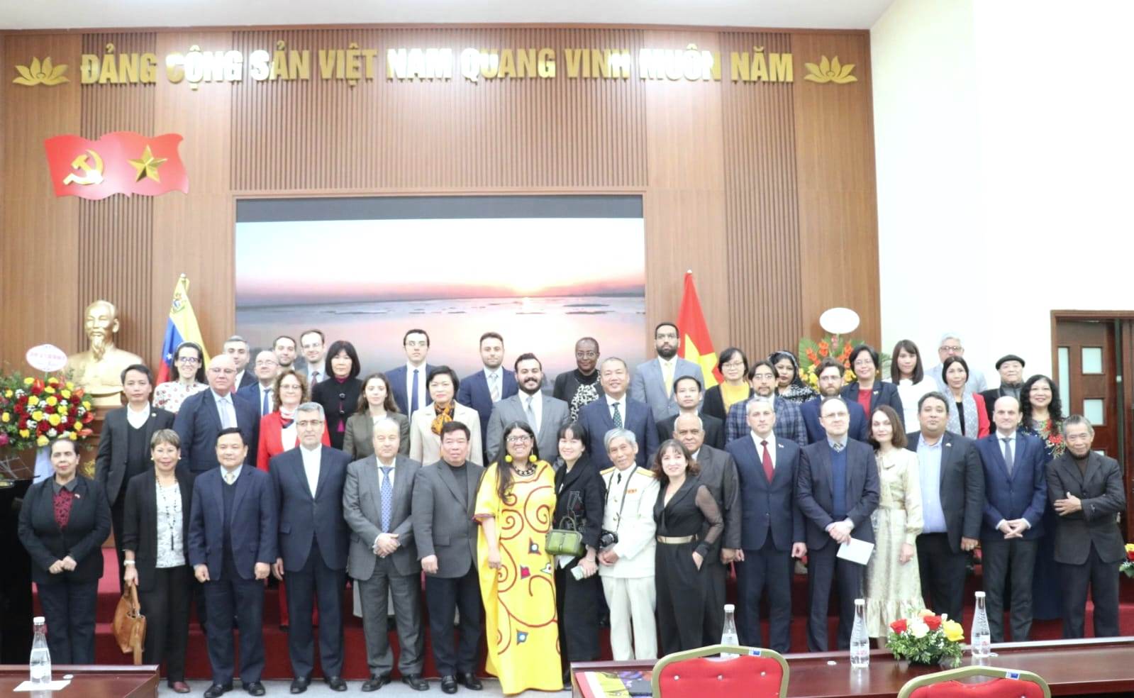 Venezuela y Vietnam celebran en Hanói 33 años de estrecha relación diplomática