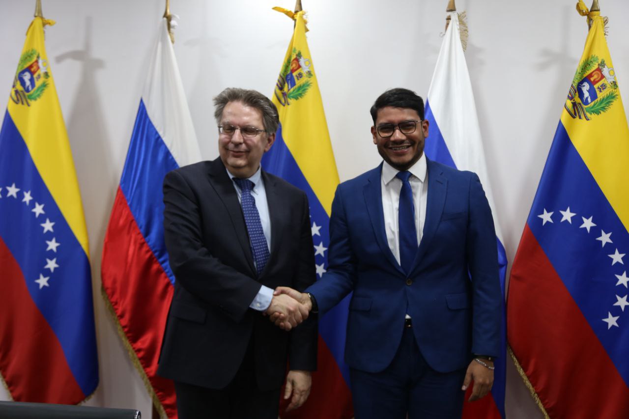 Venezuela intercambia experiencia geopolítica con Rusia