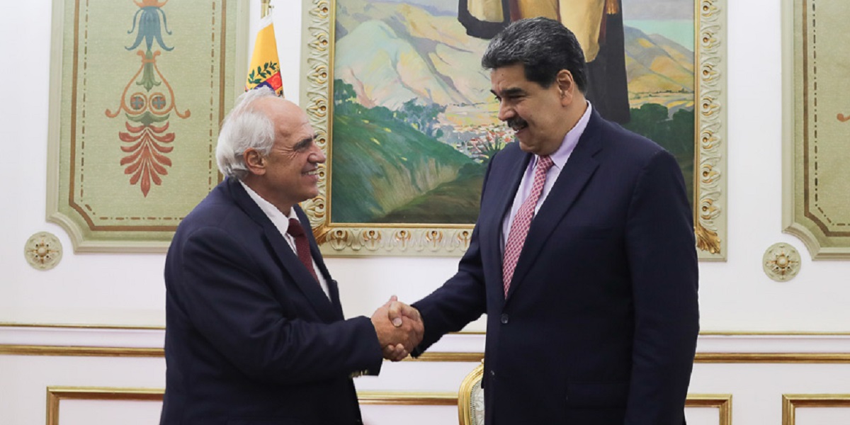 Presidente Maduro sostiene encuentro con Ernesto Samper en Miraflores