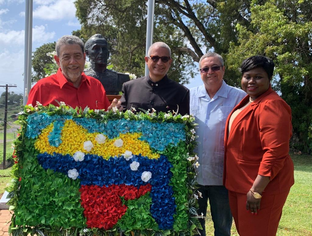 Primer Ministro de San Vicente y las Granadinas rinde tributo al Libertador Simón Bolívar a 192 años de su paso a la inmortalidad