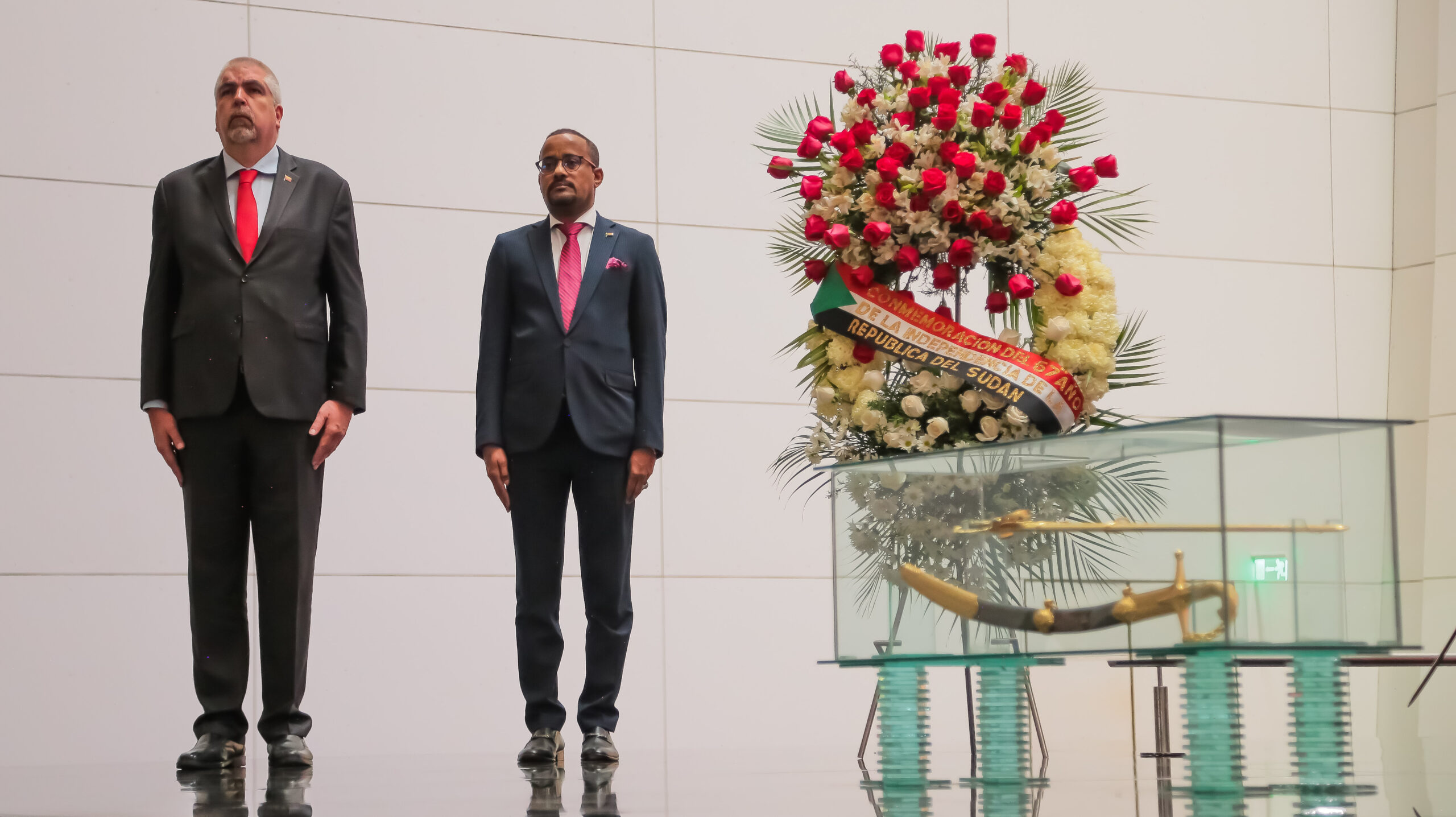 Con ofrenda floral ante restos de Bolívar conmemoran 67° aniversario de la Independencia de Sudán en Caracas
