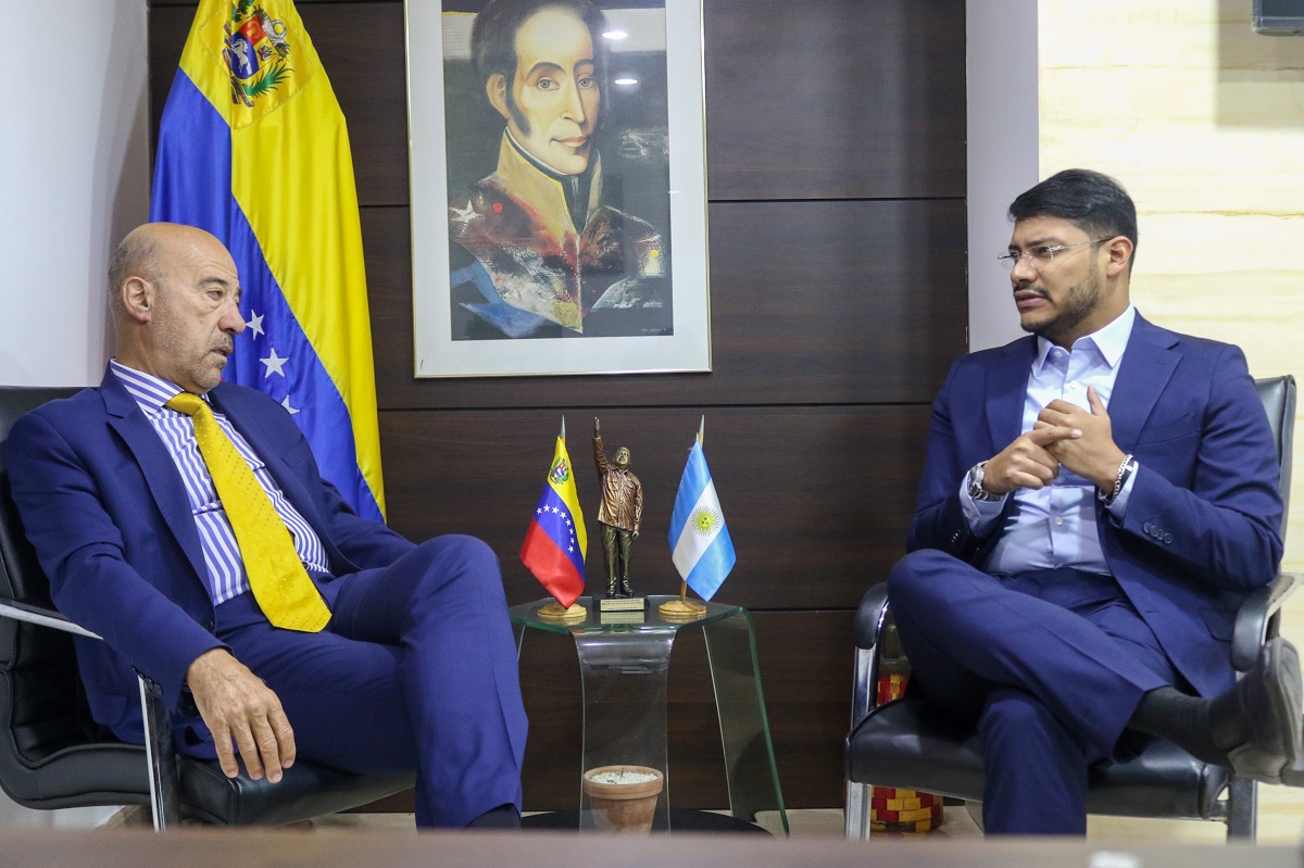 Venezuela y Argentina realizan balance de Cumbre CELAC y revisan cooperación binacional