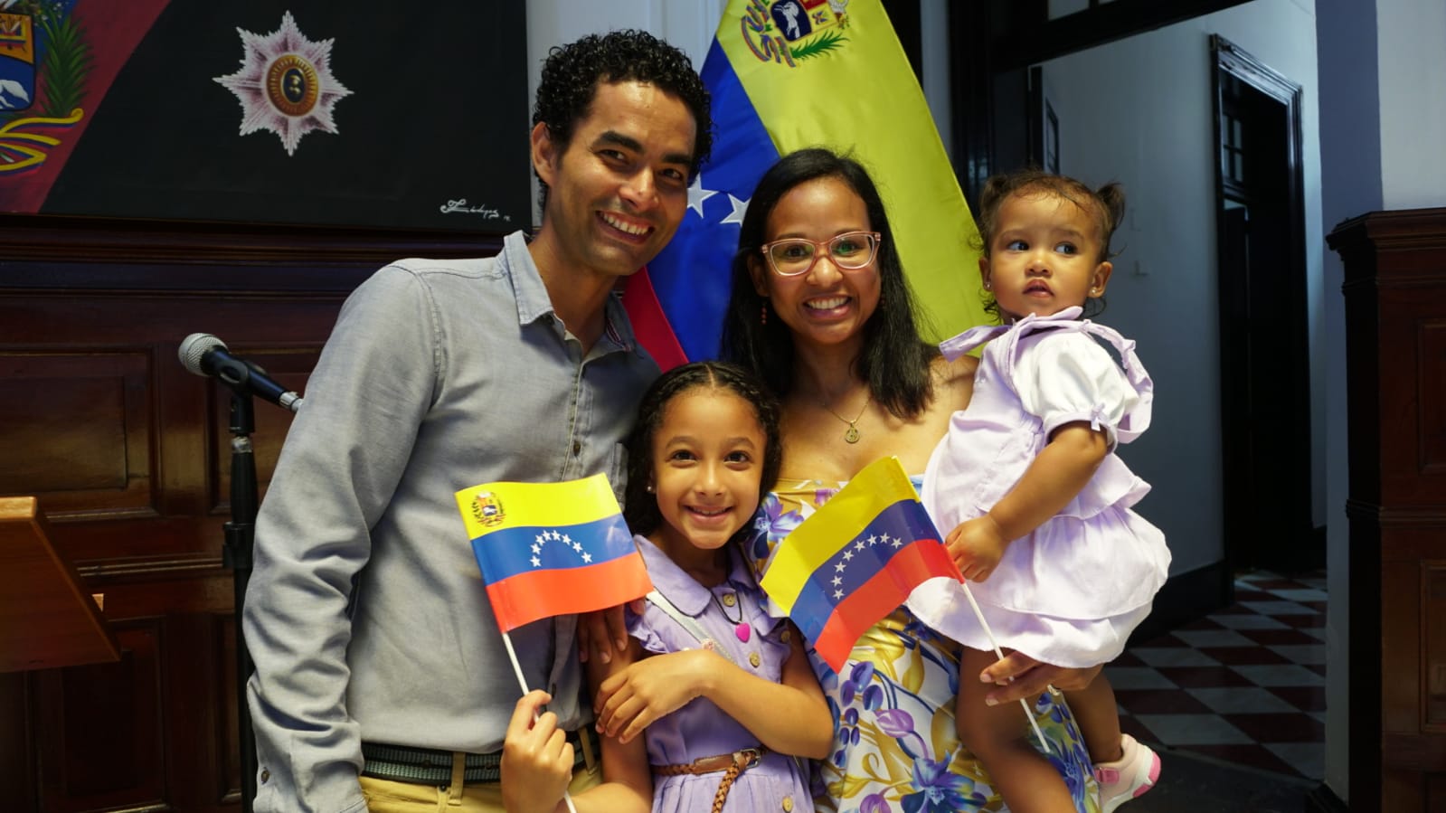 Embajada de Venezuela en Perú entrega 86 Actas de Registro de Nacimiento