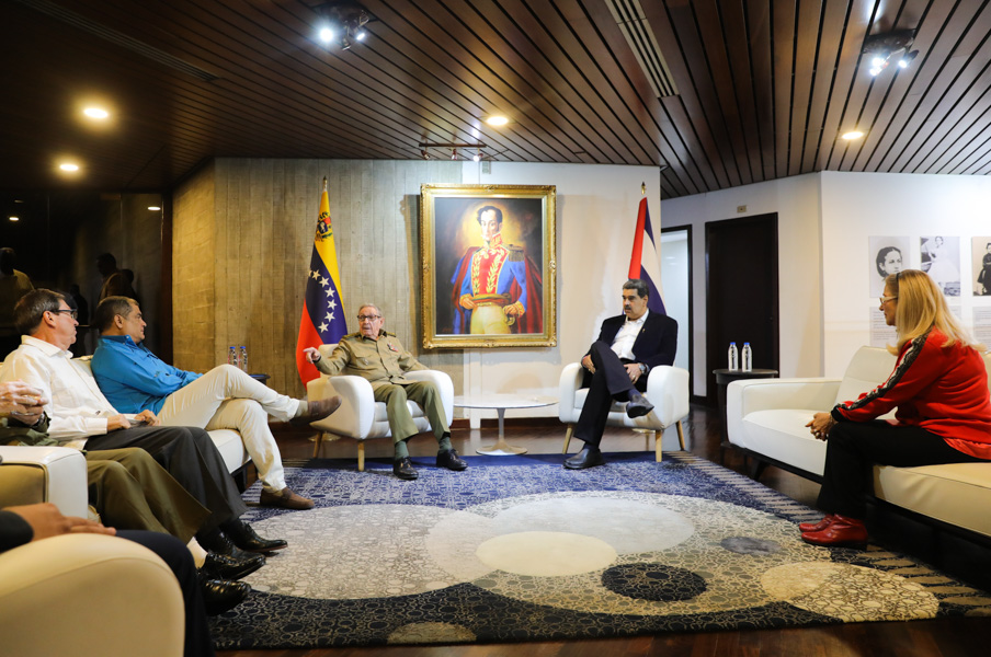 Líderes suramericanos sostienen encuentro en Caracas