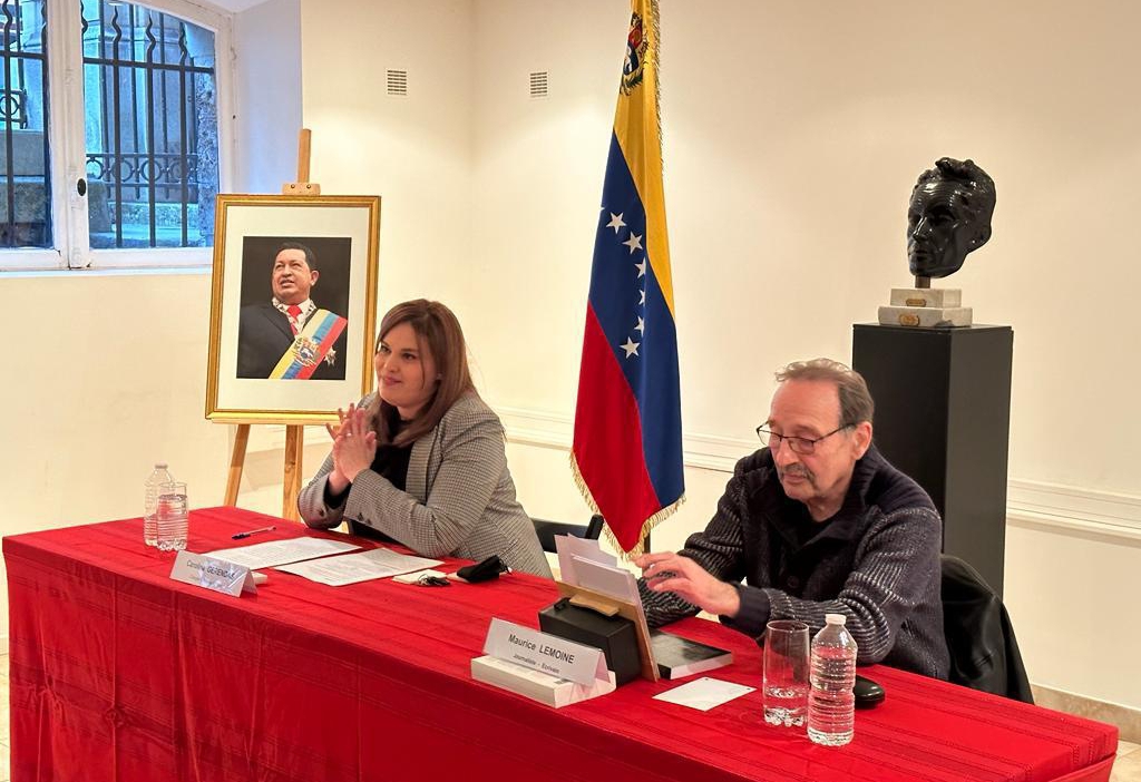 Embajada de Venezuela en Francia y grupos de solidaridad rinden homenaje al Comandante Chávez en París