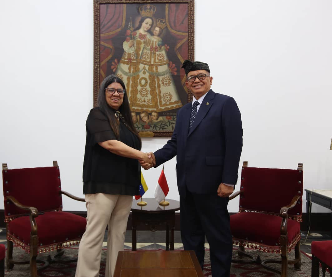 Venezuela e Indonesia promueven cooperación energética