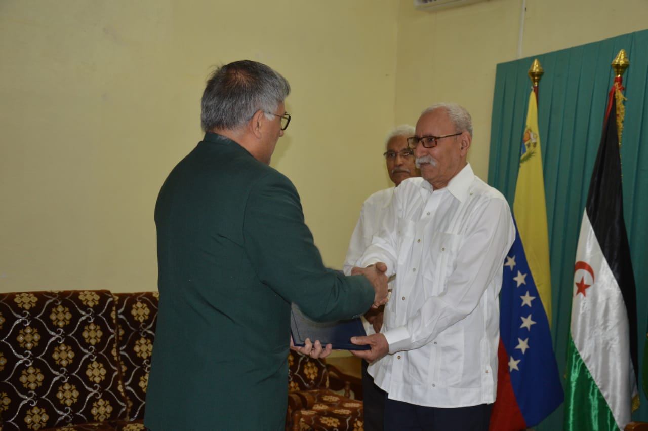 Embajador de Venezuela designado en la República Saharaui entrega Cartas Credenciales al Presidente Brahim Ghali