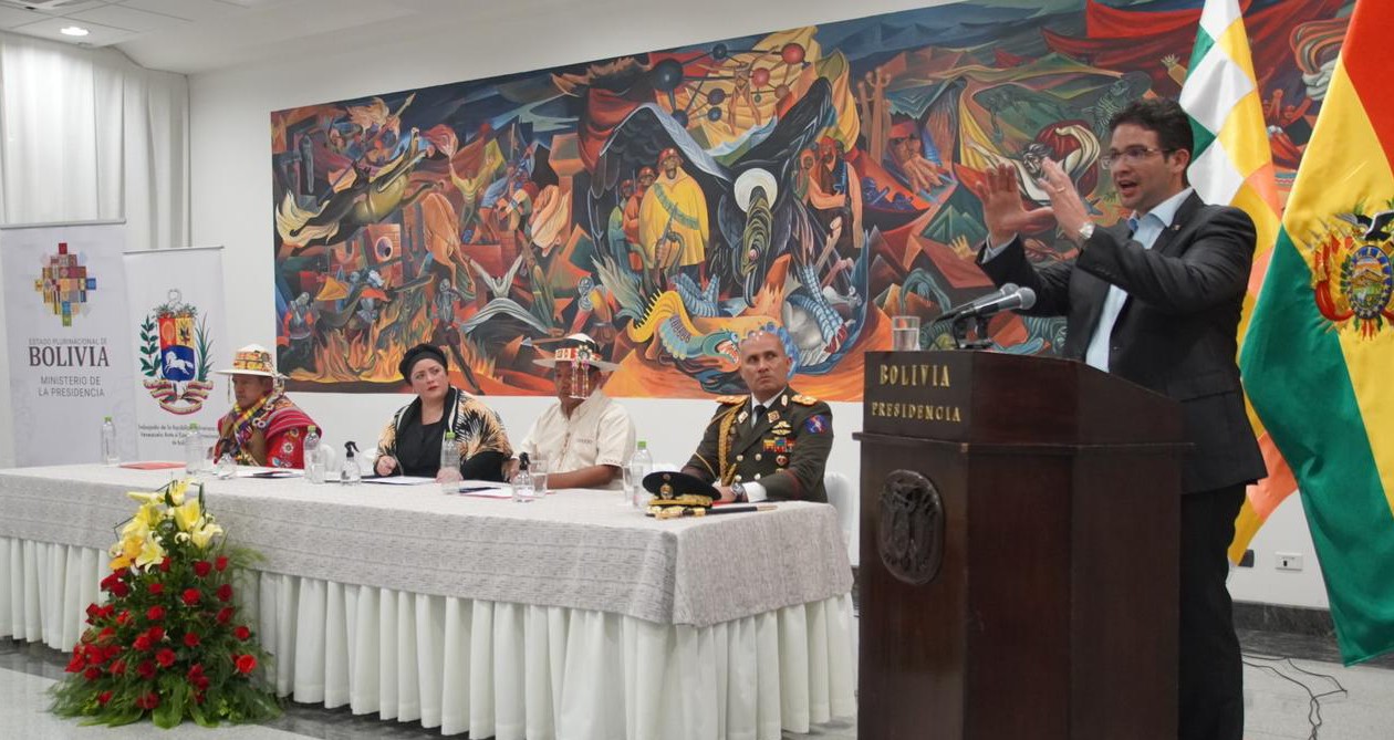 Embajada de Venezuela en Bolivia rinde homenaje al Comandante Hugo Chávez desde la Casa Grande del Pueblo