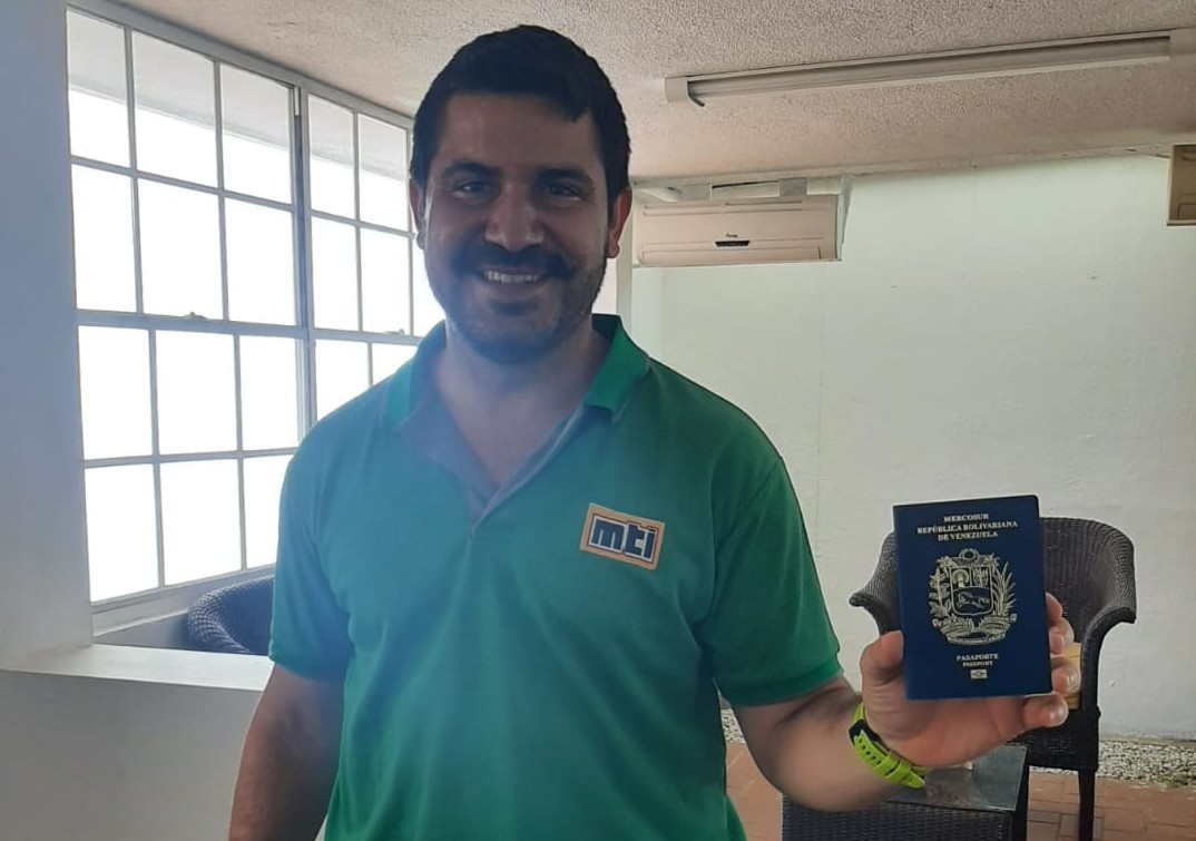 Embajada venezolana en Nicaragua continúa jornada de entrega de pasaportes a connacionales residentes en países centroamericanos