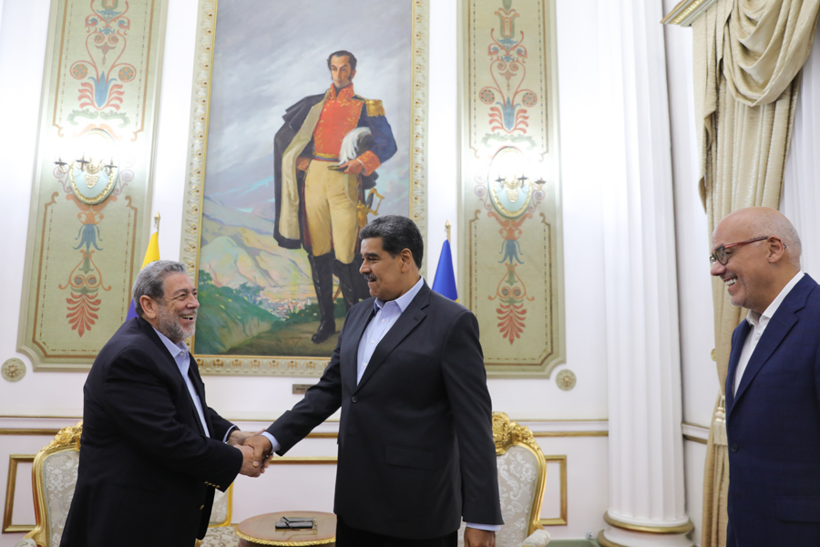 Presidente Maduro repasa alcances de la cooperación con San Vicente y las Granadinas