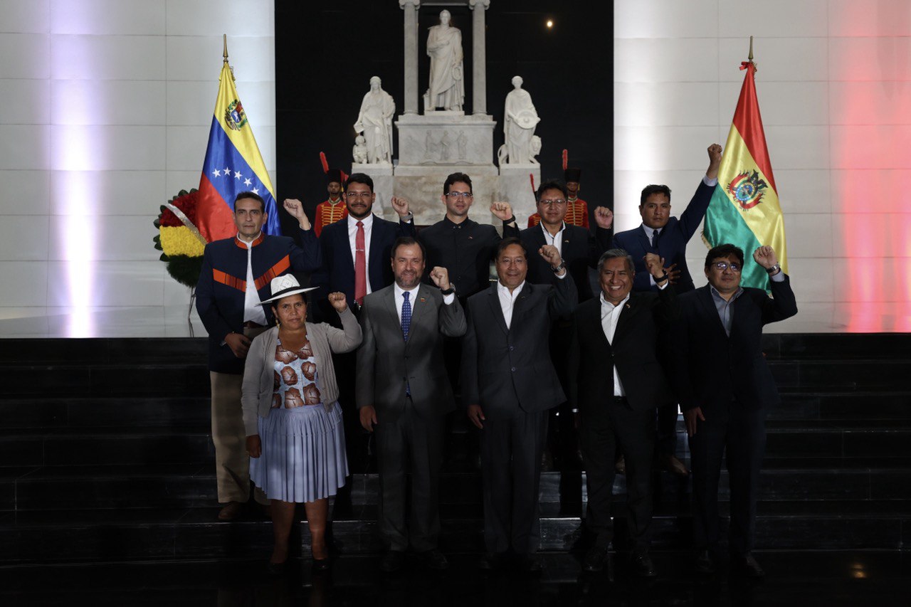 Presidente de Bolivia Luis Arce rinde honores al Libertador Simón Bolívar en Caracas