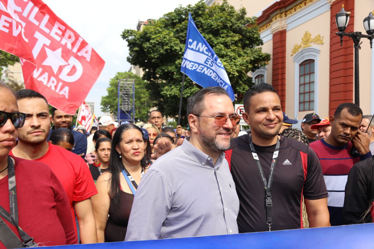 Trabajadores de Cancillería marchan a 21 años de la derrota del golpe de Estado
