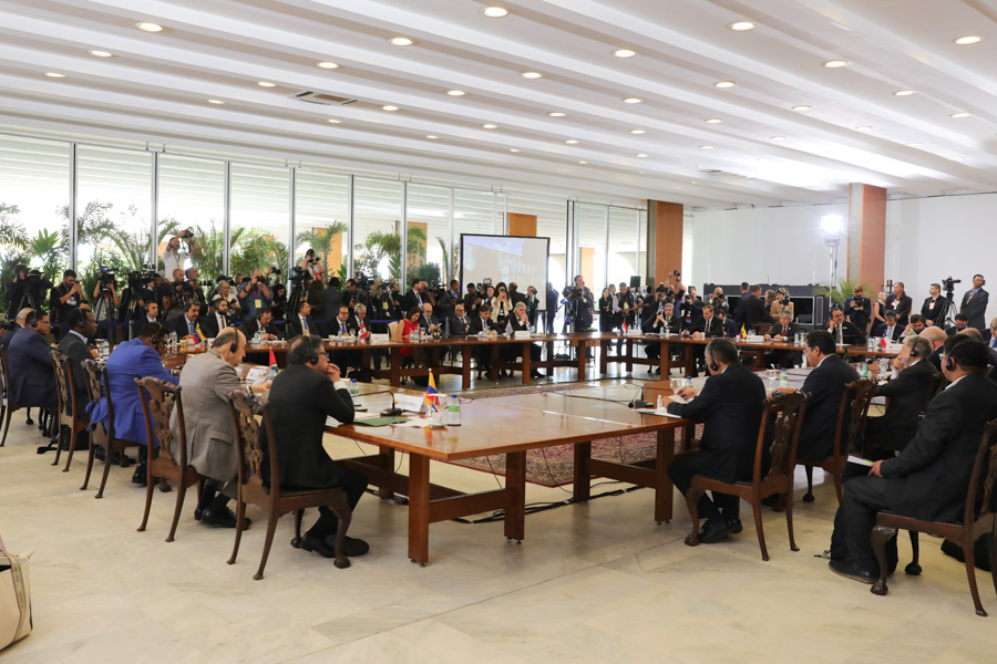 Inicia sesión plenaria de Reunión de Presidentes de América del Sur en Brasilia