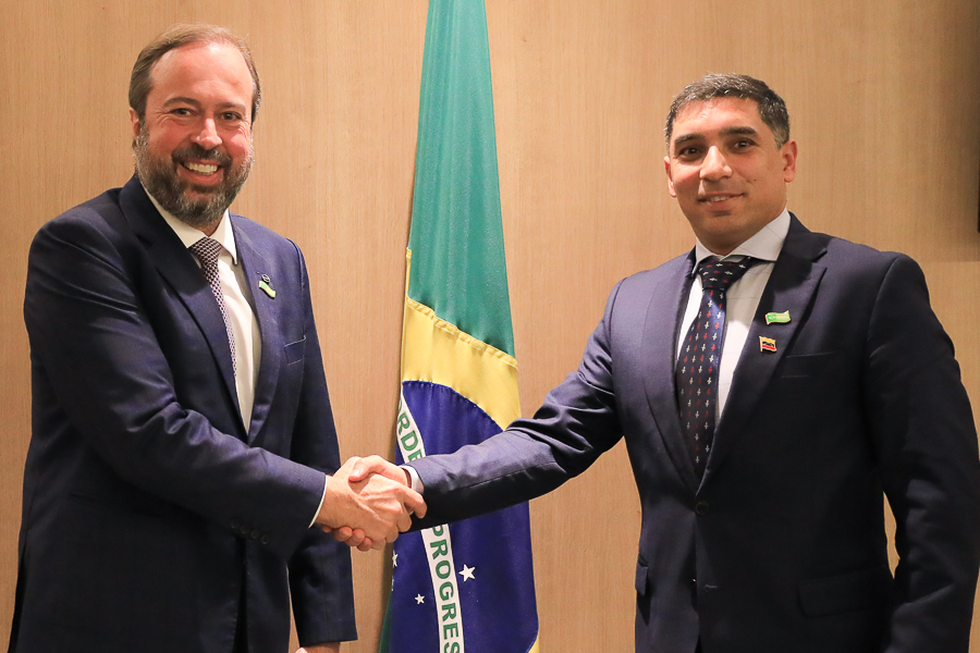 Gobiernos de Venezuela y Brasil plantean retomar cooperación energética y petrolera