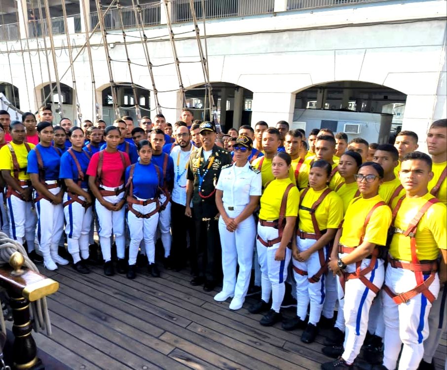 Zarpa del puerto de La Habana el Buque Escuela “Simón Bolívar”