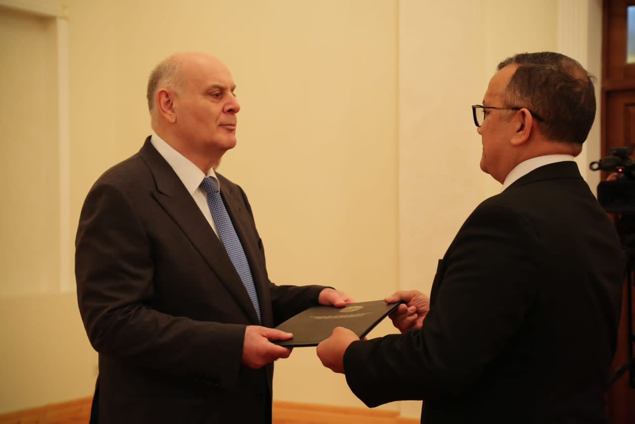 Embajador de Venezuela Jesús Salazar presenta Cartas Credenciales en Abjasia