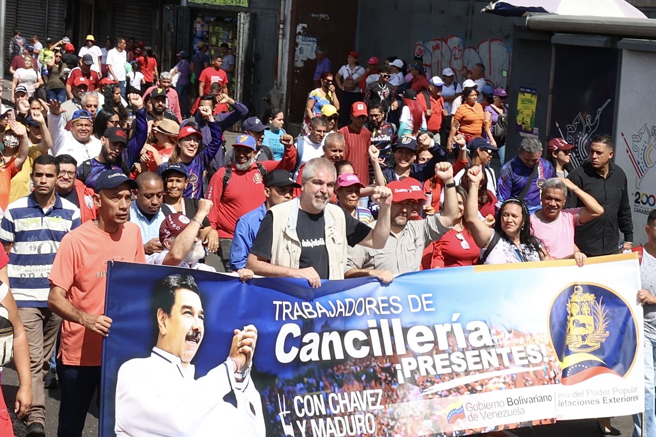 Canciller Gil acompaña a la clase trabajadora durante marcha en respaldo a políticas del Gobierno Bolivariano
