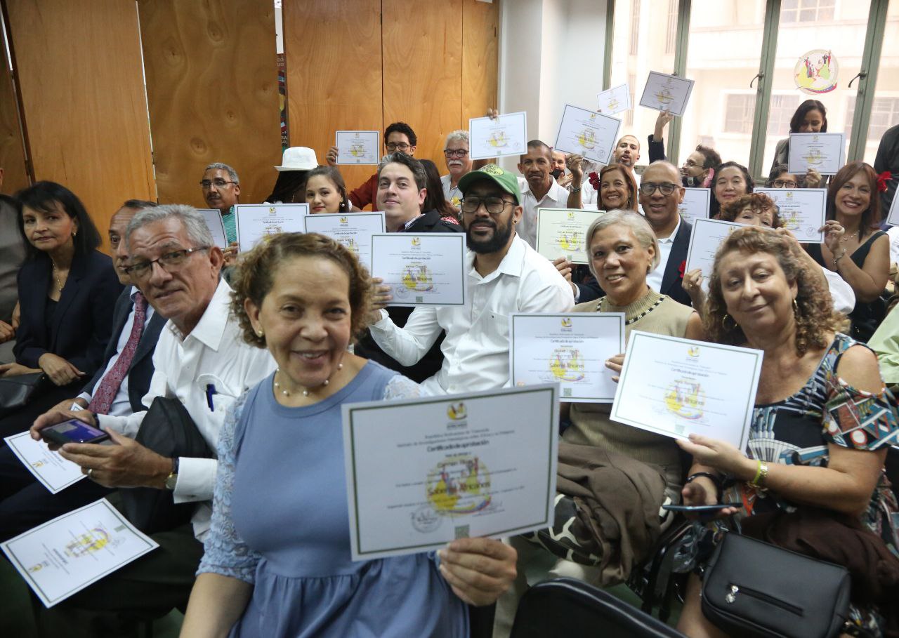 Centro de Saberes Africanos, Caribeños y Americanos graduó a 35 estudiantes de sus diplomados
