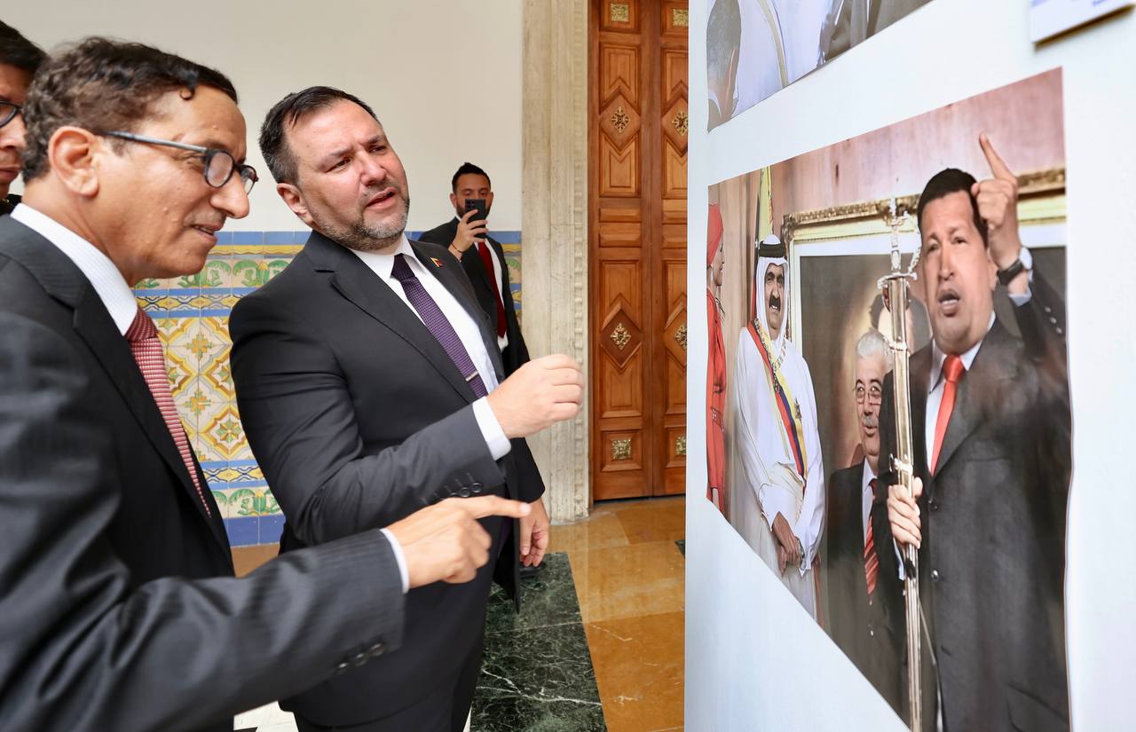 Venezuela y Qatar celebran medio siglo de relaciones diplomáticas con muestra fotográfica y cultural en Caracas