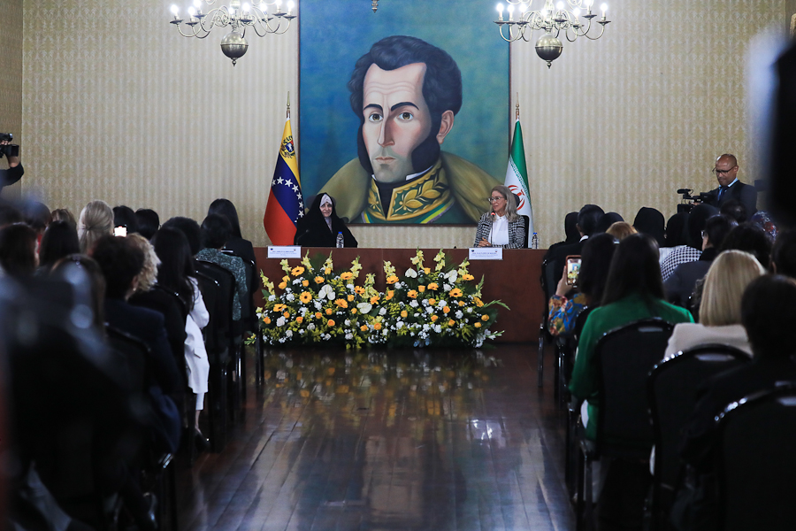 Primera Dama de Irán se reúne con mujeres intelectuales e influyentes de Venezuela