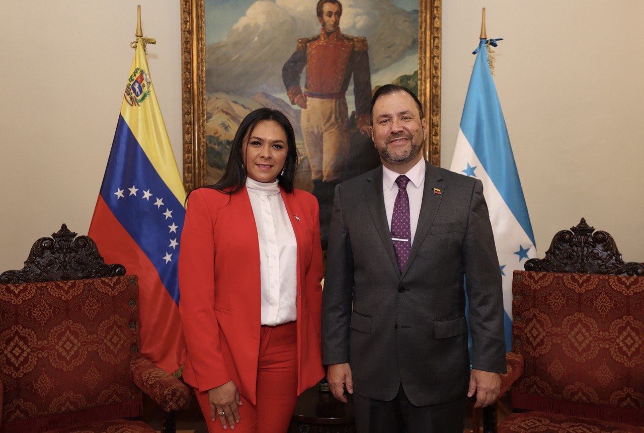 Venezuela y Honduras revisan mecanismos de cooperación