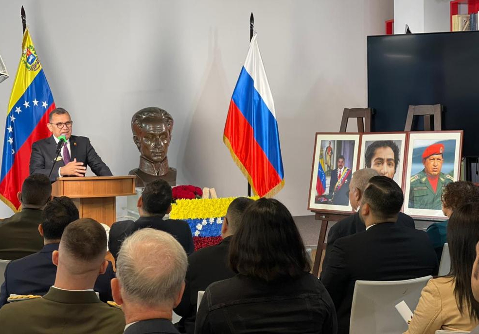 Conmemoran aniversario de la Batalla de Carabobo y Día del Ejército Bolivariano en Rusia
