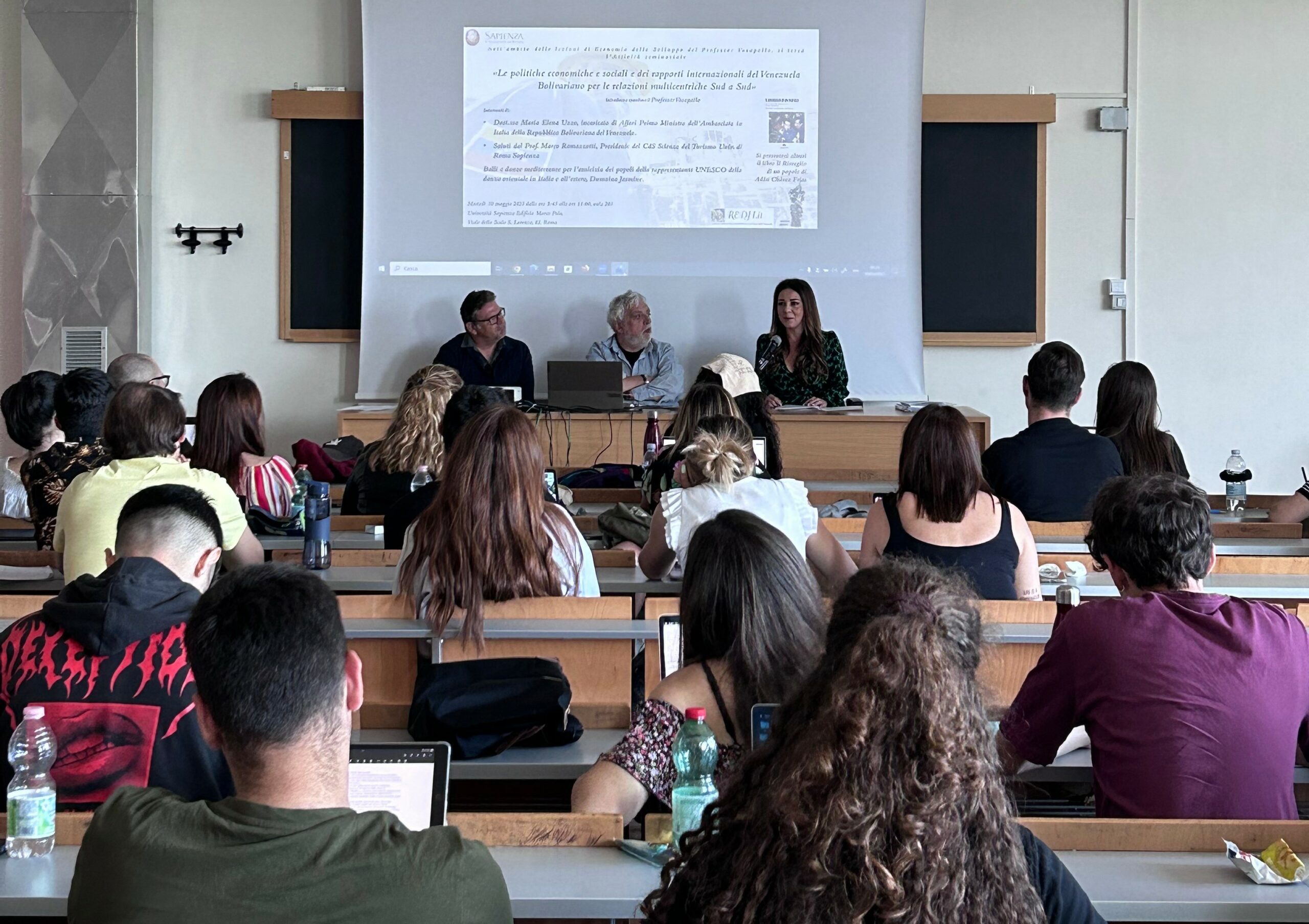 Estudiantes de la Universidad Sapienza de Roma profundizan sobre avances en Venezuela