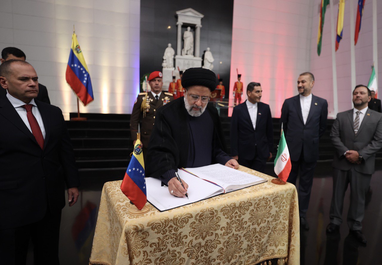 Presidente de Irán rinde honores ante el sarcófago del Libertador Simón Bolívar