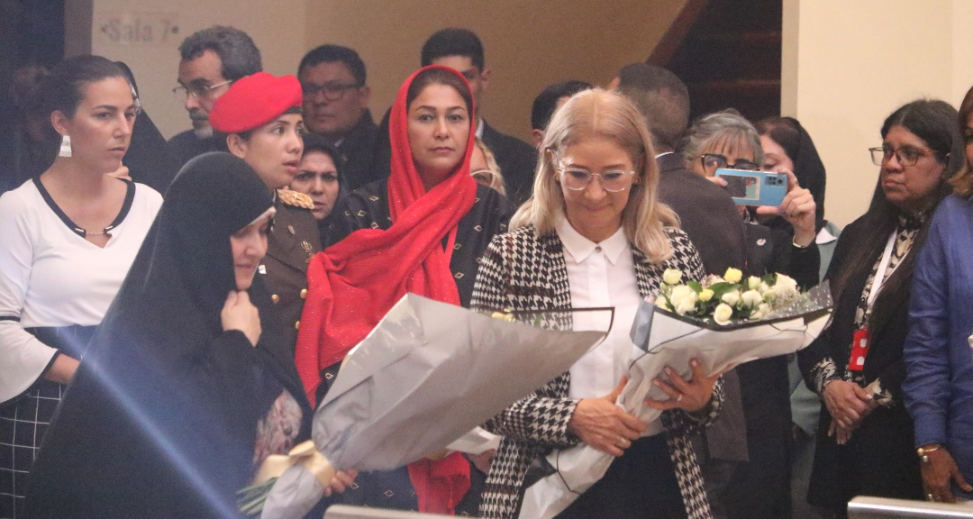 Primera Dama iraní rinde honores al Comandante Hugo Chávez en el Cuartel de la Montaña