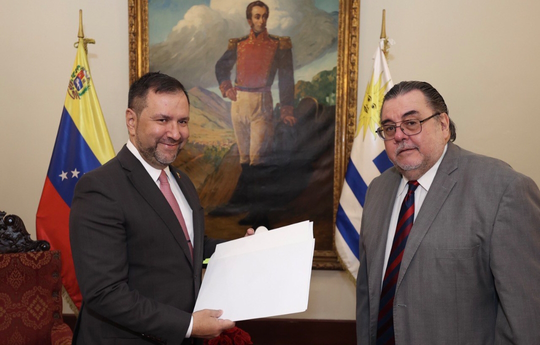 Canciller Yván Gil recibe Copias de Estilo del Embajador designado de Uruguay