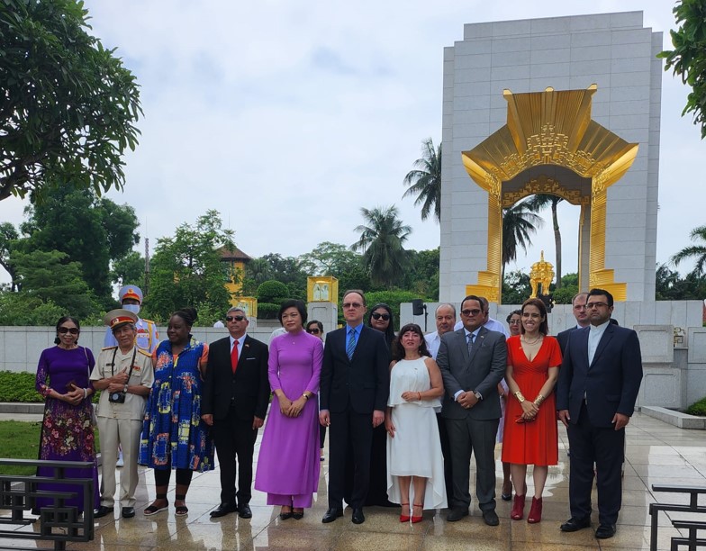 212 años de Independencia, libertad y soberanía de Venezuela se conmemoran en Hanoi