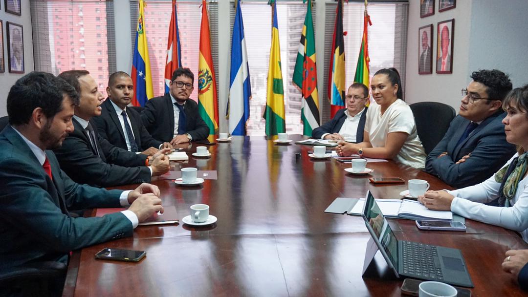 Delegación hondureña se reúne en Caracas con autoridades financieras de Venezuela