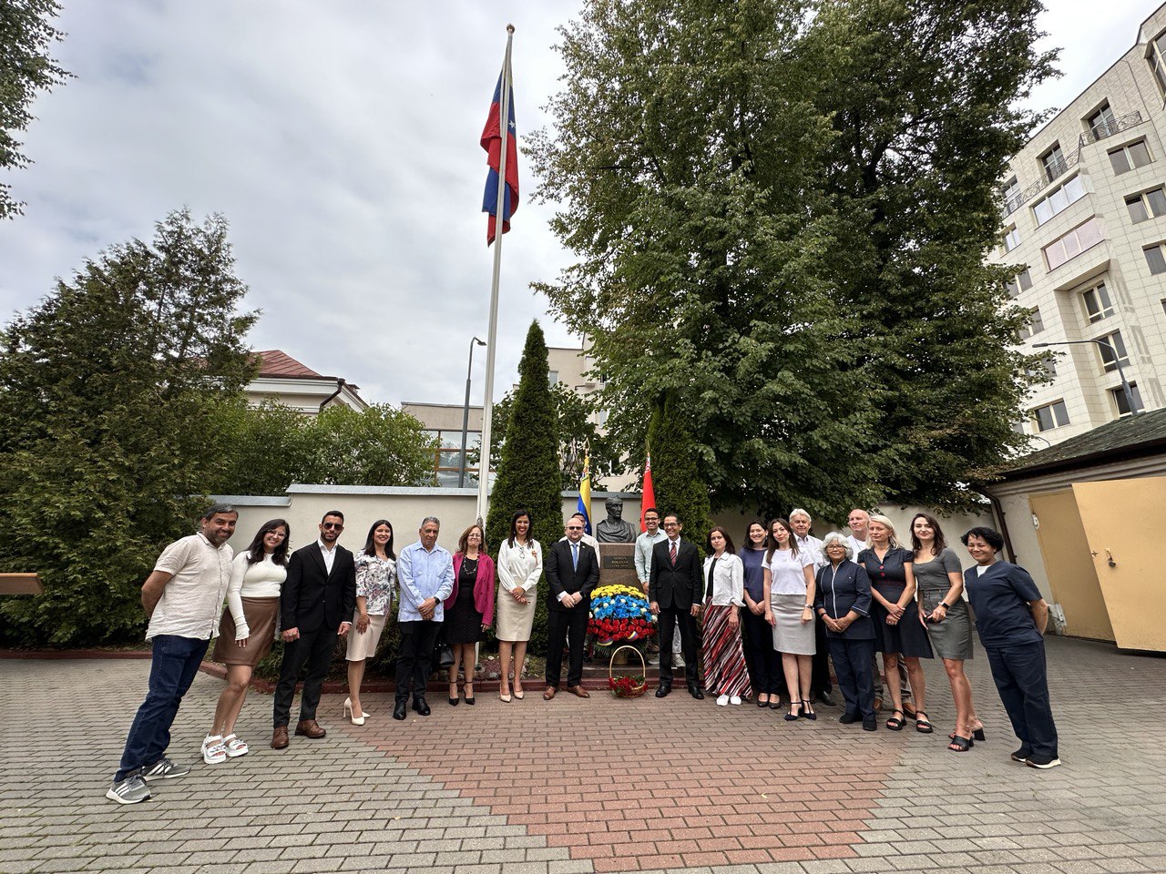 En Minsk la Embajada de Venezuela celebró 240 años del natalicio de Simón Bolívar y 200 años de la Batalla Naval del Lago