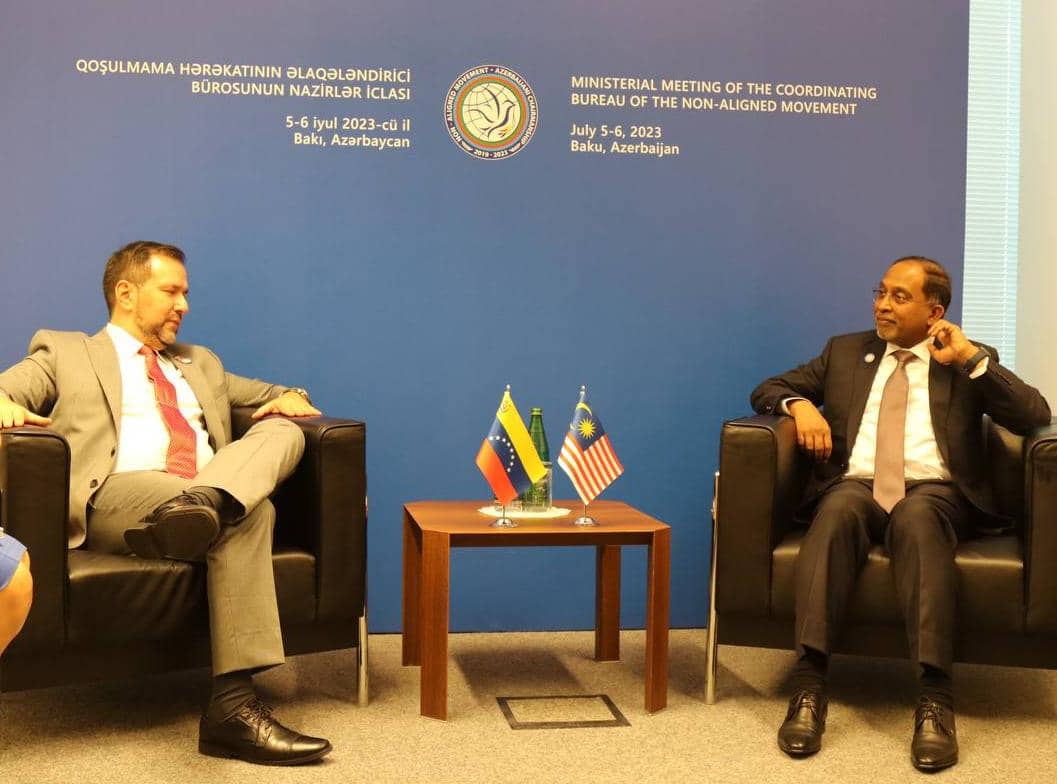Venezuela y Malasia consolidan en Bakú relaciones de amistad y apoyo mutuo