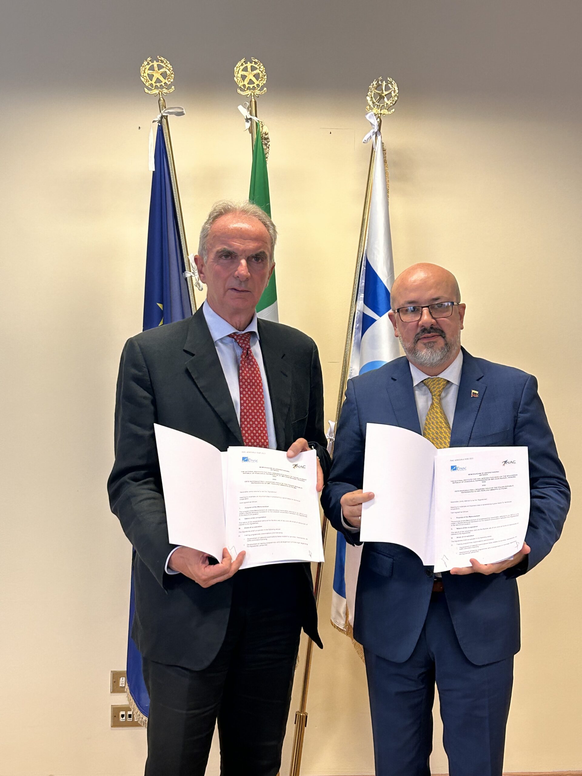 Venezuela e Italia firman acuerdo de colaboración en el sector de la aviación civil