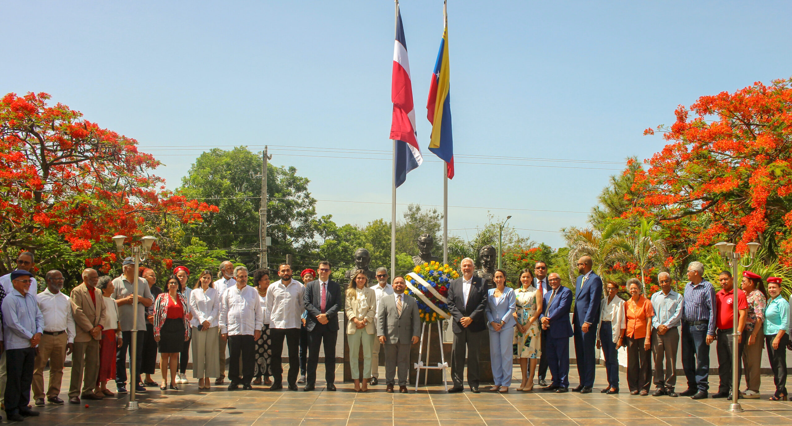 Venezolanos y dominicanos conmemoran el 212° aniversario de la Independencia de Venezuela