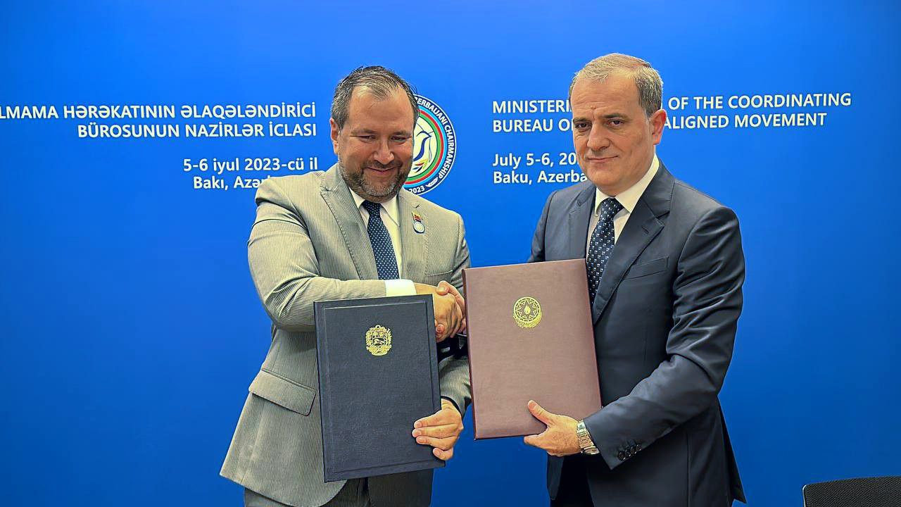 Venezuela y Azerbaiyán firman memorándum de entendimiento en materia diplomática y universitaria