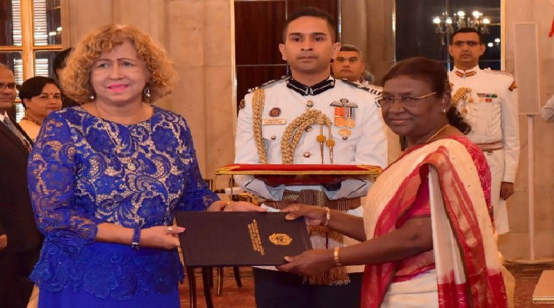 Embajadora Capaya Rodríguez presenta cartas credenciales ante la presidenta de India