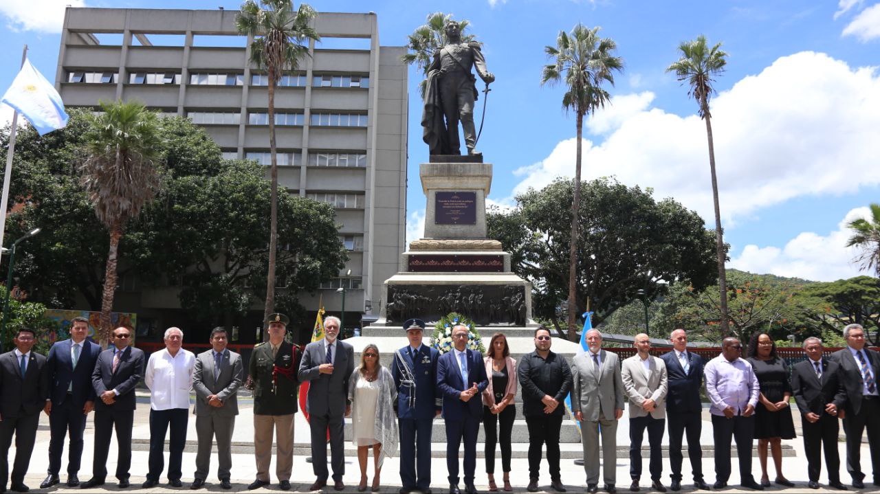 Embajada de Argentina en Venezuela rinde honores a José de San Martín en Caracas