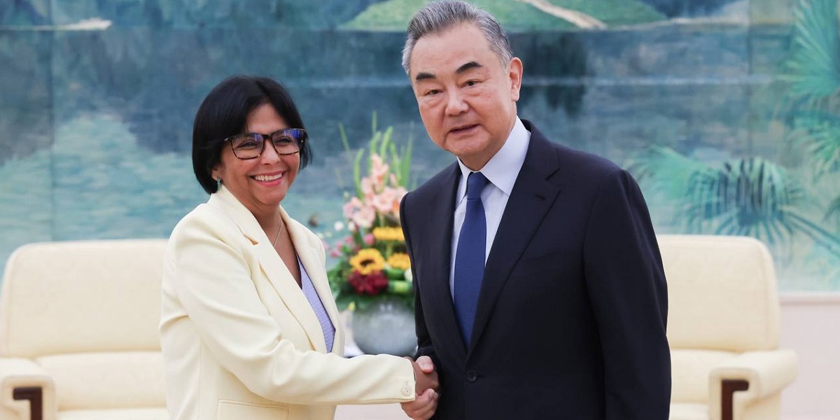 Vicepresidenta Ejecutiva sostuvo encuentro con el ministro de Relaciones Exteriores chino, Wang Yi