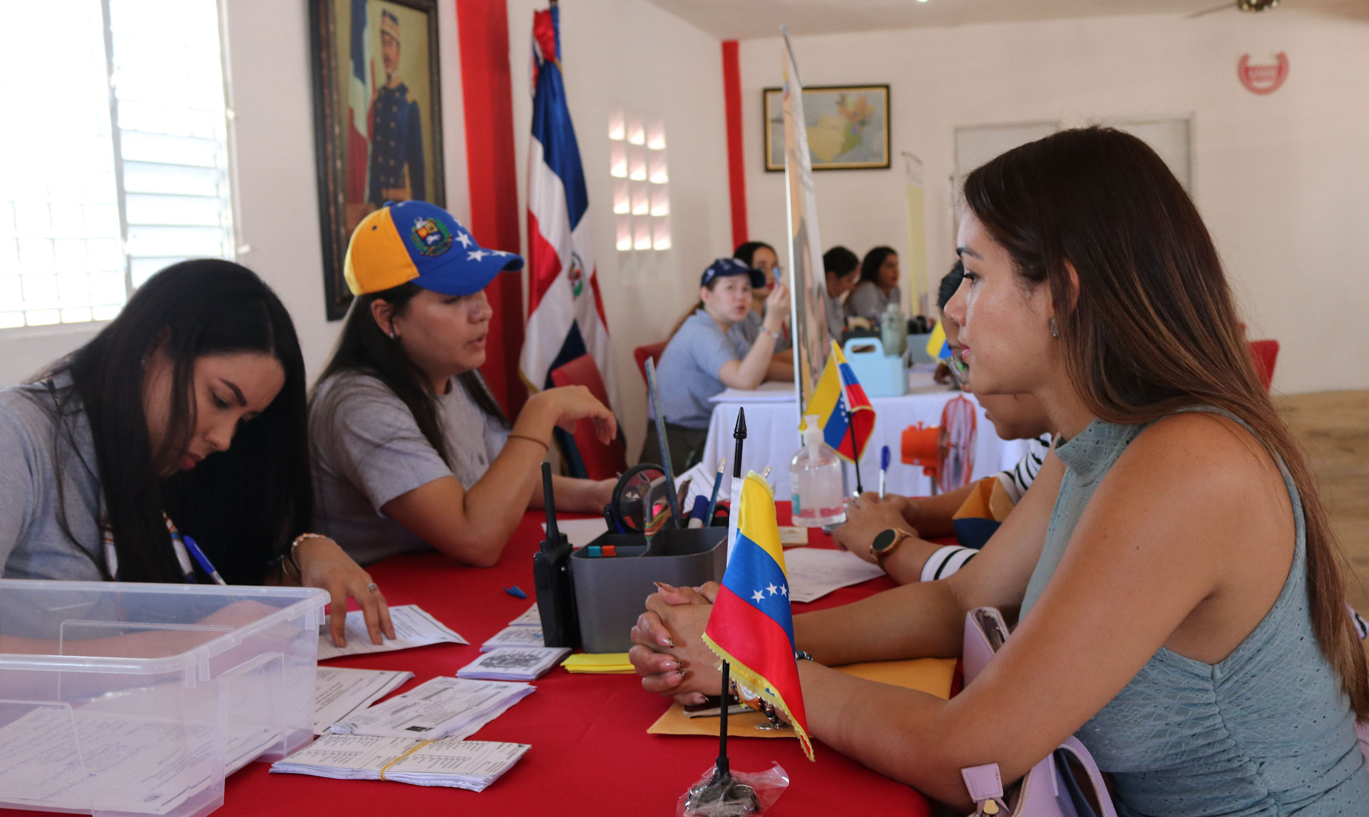 Venezolanos acudieron masivamente a Segunda Jornada de Atención Consular Móvil en Zona Centro-Norte de República Dominicana