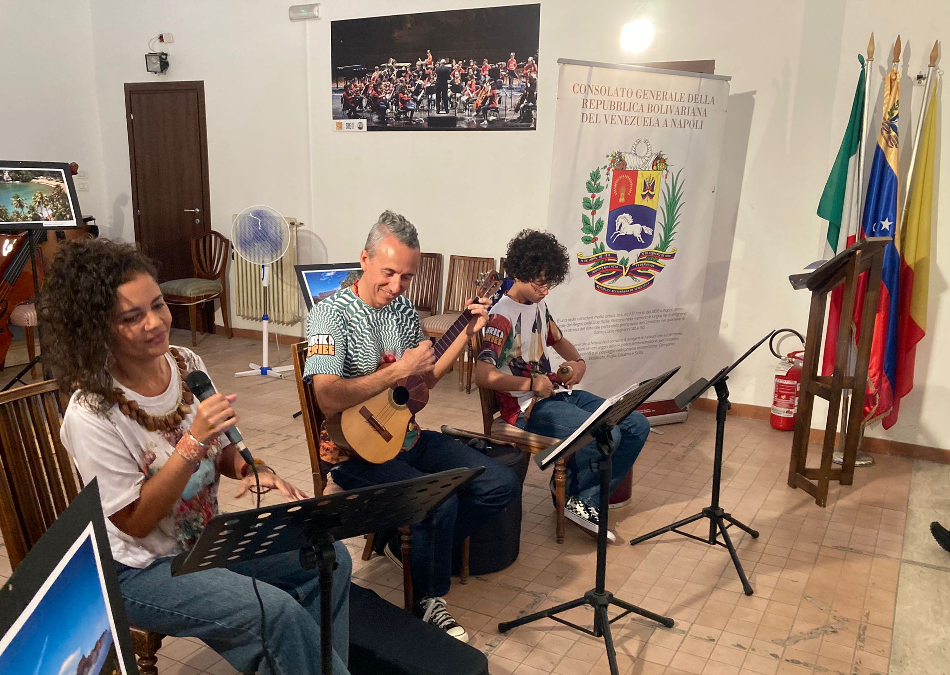 Grupo venezolano Fabiola José Trío ofrece concierto didáctico en Nápoles
