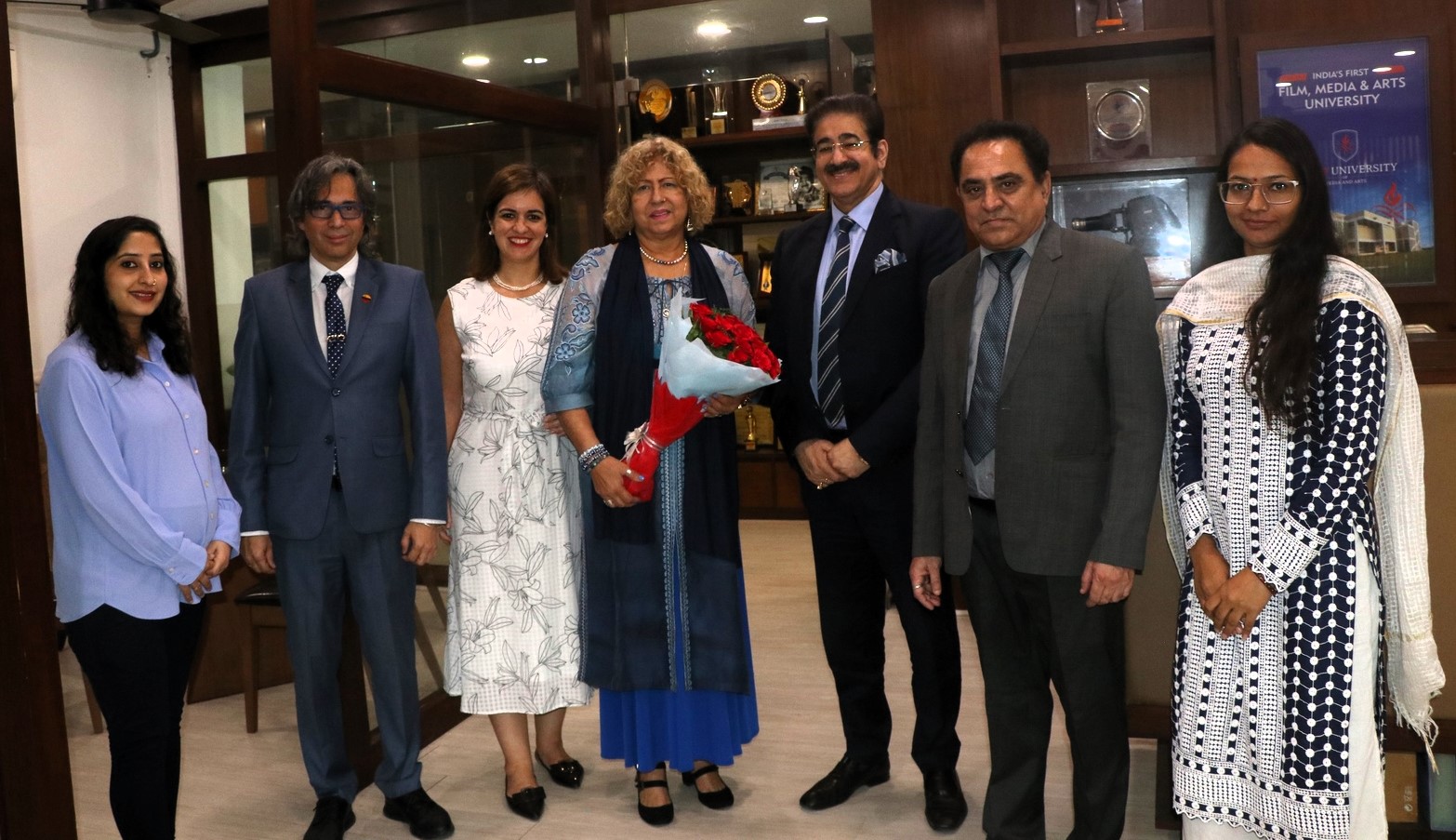 Embajadora de Venezuela en la India visita instalaciones de Marwah Studios