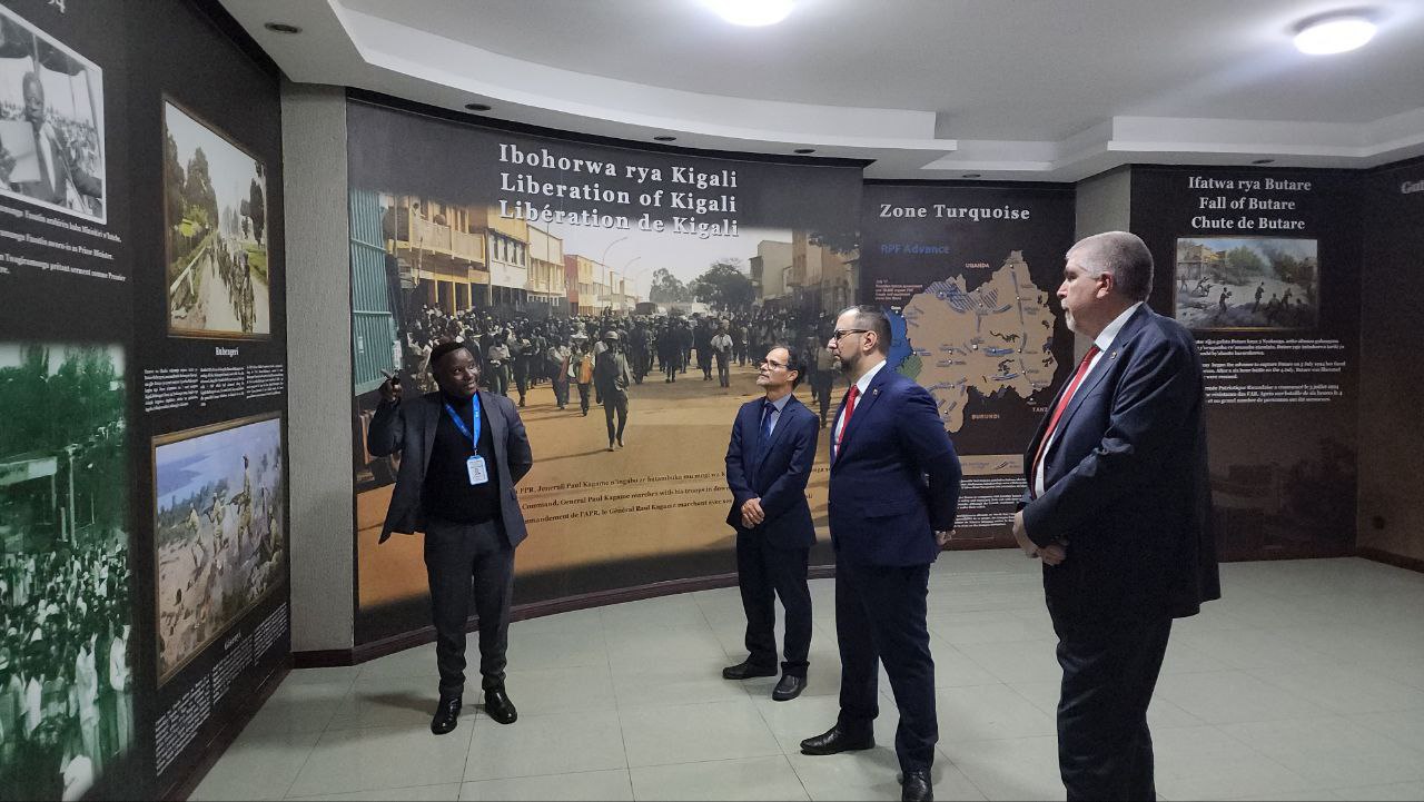 Canciller Yván Gil rinde honores a las víctimas del genocidio contra los tutsis